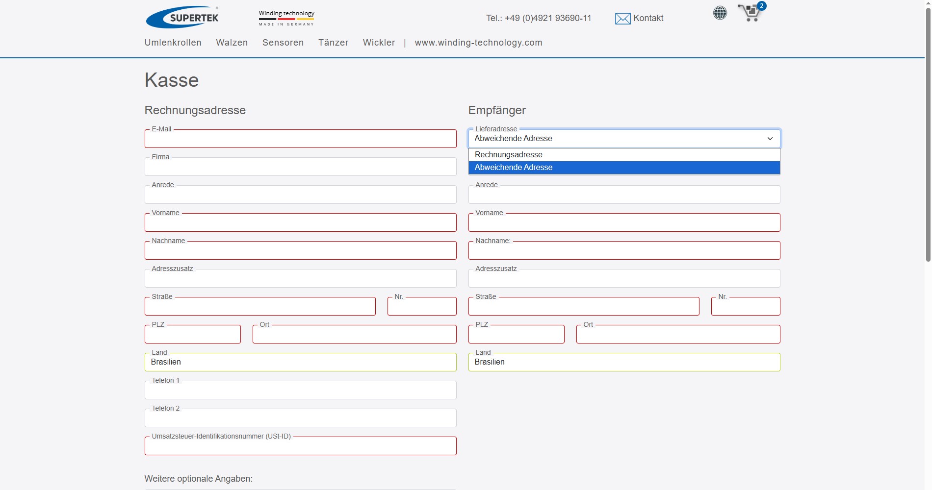 Die Kassenseite mit Eingabefelder für Rechnungs- und Empfängeradresse und Eingabemöglichkeit der Umsatzsteuer-ID.
